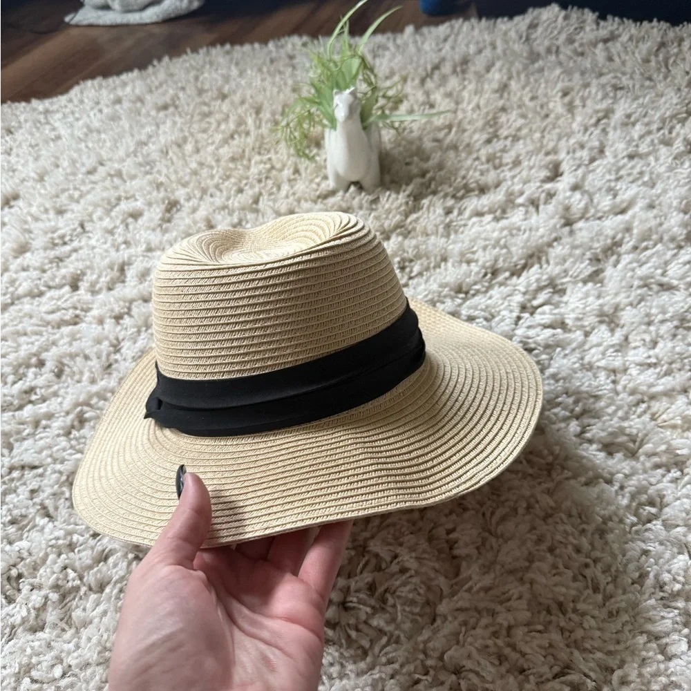 Elegant Beige Fedora with Black Ribbon - Picture 2 of 4